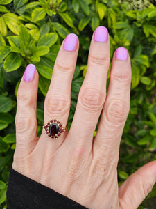 0771;Vintage: 9ct Gold 17 Rich Red Garnets Flower Head Ring- mature hues,