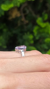 2456 Vintage: 9ct White Gold Pear-Cut Lilac Amethyst Ring