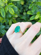 Load image into Gallery viewer, 5571: Vintage: Vivacious 9ct Gold Translucent Green Agate Signet Ring
