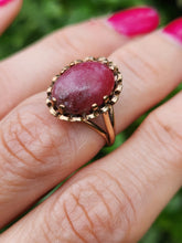 Load image into Gallery viewer, 6120: Vintage: (1970) Rare 9ct Gold  &quot;Carbuncle&quot; Red Agate Ring- FAB at 55!
