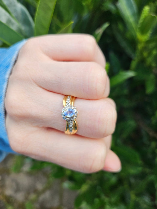 6492 Vintage: 18ct Gold Ceylon Blue Sapphire 18 Diamonds Dress Ring
