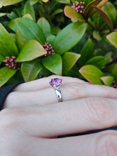 Load image into Gallery viewer, 0559: Vintage: 9ct White Gold Vivid Round Cut Purple/Hot pink Sapphire- LUSH!
