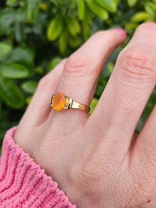 1277: Vintage: 9ct Gold Fire Opal Solitaire Ring- striking colours