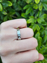 Load image into Gallery viewer, 0333: Vintage: 9ct Cut Princess Cut Diamonds Ring, crisp, sparkling eye-candy
