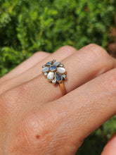 Cargar imagen en el visor de la galería, 1797: Vintage: 9ct Gold Moonstones, Sapphires, Blue Spinels Cocktail Ring- Splendid
