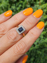 Cargar imagen en el visor de la galería, 2029: Vintage: 18ct Gold/Platinum Set Blue Sapphire 22 Diamonds Art Deco Style Panel Ring
