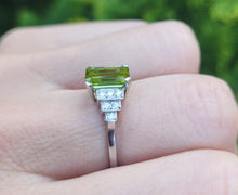 Cargar imagen en el visor de la galería, 1805: Vintage: Platinum Emerald Cut Peridot Diamonds Ring- crisp, sparkling, eye candy
