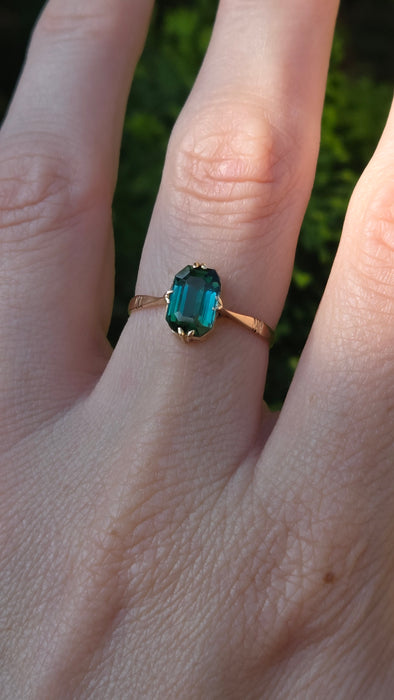 Vintage: 18ct Gold Green Tourmaline Solitaire Ring