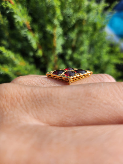 6536 Antique: 18ct Yellow Gold Garnet Marquise Panel Ring — Edwardian
