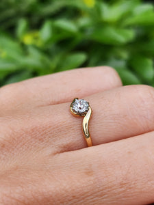 1646: Vintage: 18ct Gold & Platinum Diamond Solitaire (0.37ct) Ring- superb quality