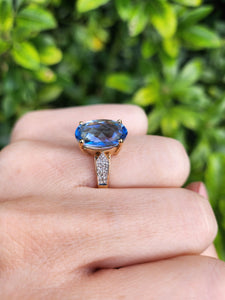 8273:Vintage: 9ct Gold Large Ocean Blue Spinel Diamonds Cocktail Ring