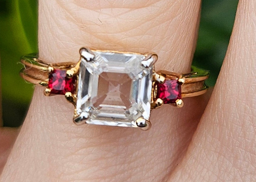 1037: Vintage: 9ct Gold Glacier Zircon Tequila Sapphires Dress Ring- gorgeous combination