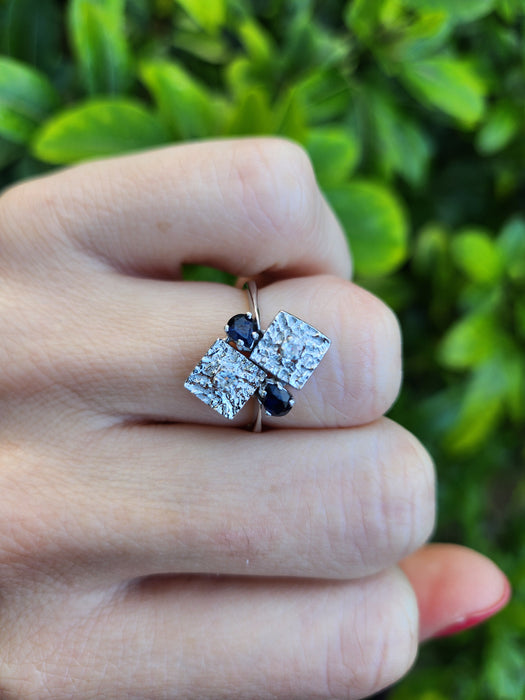 0006: Vintage: 18ct White Gold Art Deco Design Blue Sapphires Diamonds Ring- Geometric set