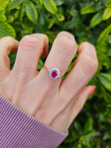 0926: Vintage: 18ct Gold Blood Red Ruby Diamonds Flower Head Ring