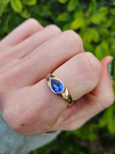 0543: Vintage: 18ct Gold Deep Violet Blue Pear Cut Tanzanite Diamond's Ring- cool eye candy