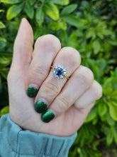 Load image into Gallery viewer, 0685: Exceptional 18ct Cornflower Blue Sapphire Diamonds Flower Head Ring- Date Mark 1988
