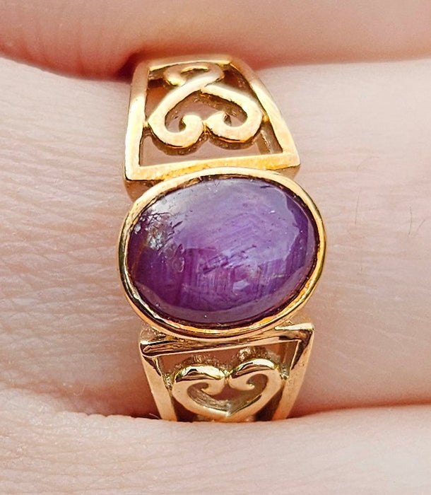 0994: Vintage: 9ct Gold Cabochon Star Ruby Openwork Ring- a splendid example