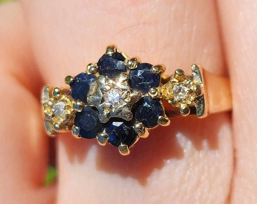 1377: Vintage: 9ct Gold Blue Sapphires Diamonds Flowerhead Ring- From 1975