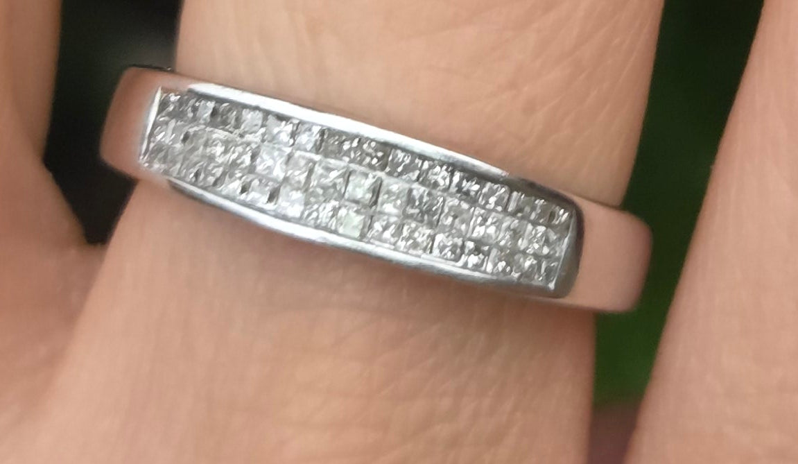 6450: Vintage: 18ct White Gold 48 Natural Diamonds Stacker/Half-Eternity Ring