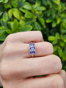 0683: Vintage; 9ct White Gold Blue Tanzanites Diamonds Dress Ring-crisp, clean, eye-candy