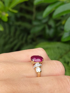 1905: Vintage: 9ct Yellow Gold Ruby 16 Diamonds Dress Ring- picture perfect