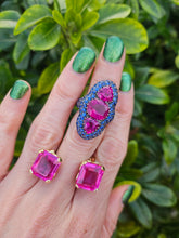 Load image into Gallery viewer, 0590: Vintage: Spectacular 18ct White Gold Pink Tourmalines Blue Sapphires Statement Ring
