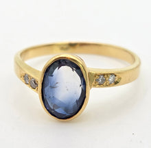 Cargar imagen en el visor de la galería, 2308: Vintage:, 18ct Gol Cornflower Blue Sapphire Diamonds Ring- Lovely cut &amp; colour
