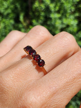Cargar imagen en el visor de la galería, 6130: Vintage: 9ct Gold 5 Rich Red Garnets Stacker/Half-Eternity Ring- Lush
