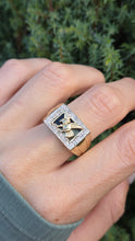 Cargar imagen en el visor de la galería, 2359 Vintage: Statement 9ct Gold Natural Diamond Golden Eagle Signet Ring
