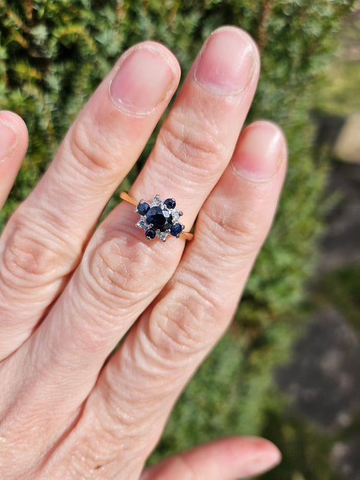 6032 Vintage: 18ct Yellow Gold Blue Sapphire & Diamond Geometric Cluster Ring