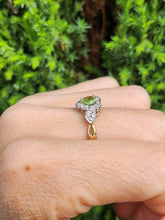 Cargar imagen en el visor de la galería, 1631: Vintage: 9ct Gold Heart-Cut Peridot 14 Diamonds Cluster Ring- Lush, sparkling, beauty
