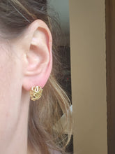 Cargar imagen en el visor de la galería, 0833: Vintage: 18ct Gold Leopard Head Stud Earrings- exceptional
