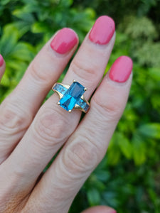 0733: Vintage; 9ct Gold London Blue Topaz Emerald & Princess Cut Cocktail Ring