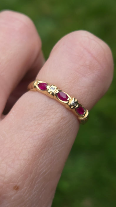 Vintage: 18ct Yellow Gold Ruby & Diamond Stacker Ring