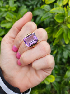 0824: Vintage: 9ct Gold Emerald Cut Purple Amethyst Cocktail Ring- a rare find