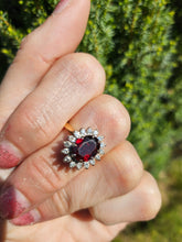 Load image into Gallery viewer, 1368: Vintage: 18ct Gold Pyrobe Garnet Diamonds Flower Head Ring- exceptional
