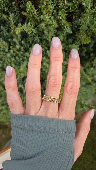 6415 Vintage: 18ct Gold Lattice Work 7 Natural Diamonds   Dress Ring