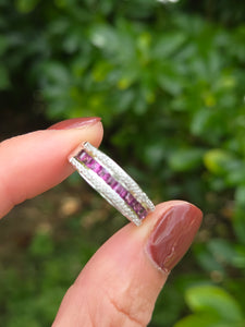 2118: Vintage: 9ct White Gold Almandine Garnets Stacker Ring- Picture perfect