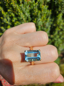 1369:  Vintage; 14ct Gold Large (8ct) Emerald Cut Aquamarine Cocktail Ring