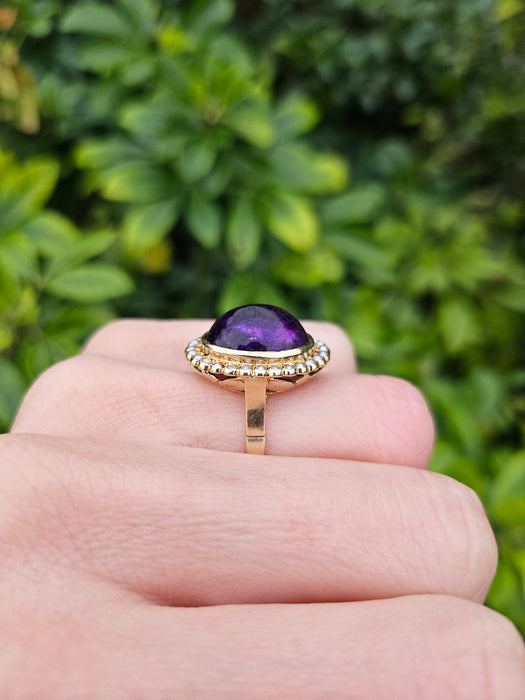 6395: Vintage: 18ct Gold "Carbuncle" Lilac Amethysts 28 Seed Pearls Ring