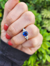 Load image into Gallery viewer, 8244: Vintage: 18ct Gold Ceylon Blue Sapphire Diamonds Ring- exquisite
