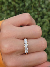 Cargar imagen en el visor de la galería, 2312 Vintage: 18ct Gold Round Full Cut Natural Diamonds (1.25ct in total) Ring-Very special
