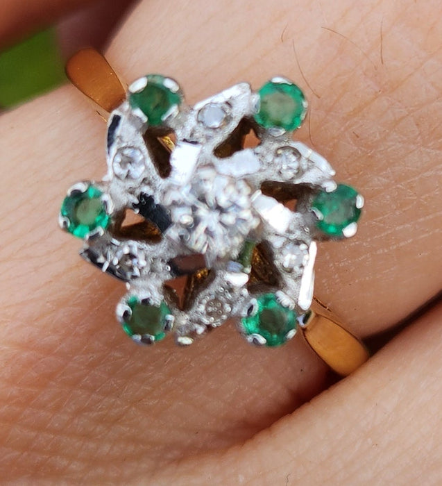 6066 Vintage: 18ct Gold 6 Emeralds 7 Brilliant Cut Diamonds Cluster Ring