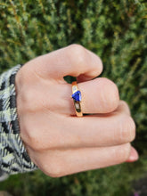 Cargar imagen en el visor de la galería, 1399: Vintage; 18ct Gold Trillion-Cut Blue Tanzanite Diamonds Dress/Stacker Ring
