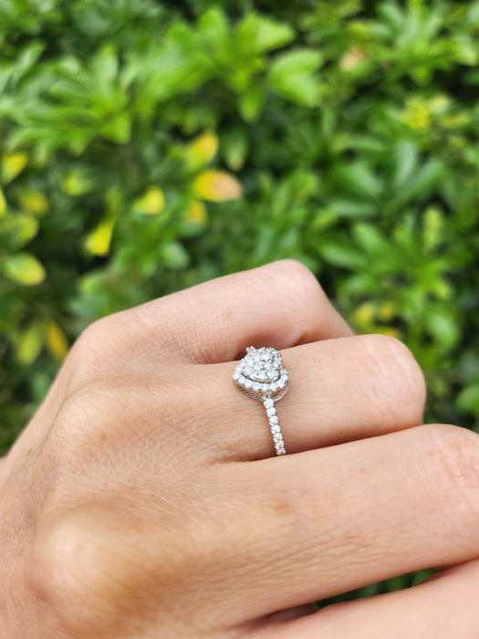 6090: Vintage: 18ct White Gold Diamonds Encrusted Heart Shaped Ring- simply delightful