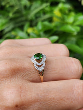 Cargar imagen en el visor de la galería, 6134:Vintage: 9ct Gold Green Diopside Diamonds Dress Ring- sparkling delight
