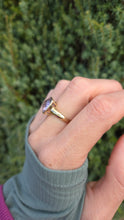 Cargar imagen en el visor de la galería, Vintage: 9ct Gold Cushion Cut Lilac Amethyst Solitaire Ring
