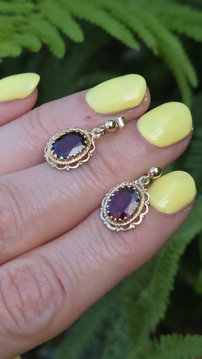 Vintage: 9ct Yellow Gold Garnet Drop Stud Earrings