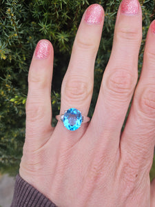 6025: Vintage: 9ct White Gold Large Swiss Blue Topaz Cocktail Ring- crisp, clean, eye candy