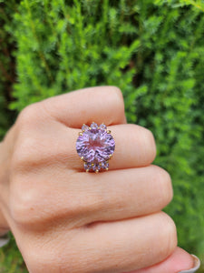 1758: Vintage: 9ct Gold Lilac Amethysts Statement Cocktail Ring- Fabulous